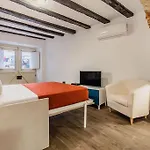 Alfama Guest *