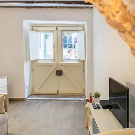 Brick Arch With Ac | Alfama Apartment